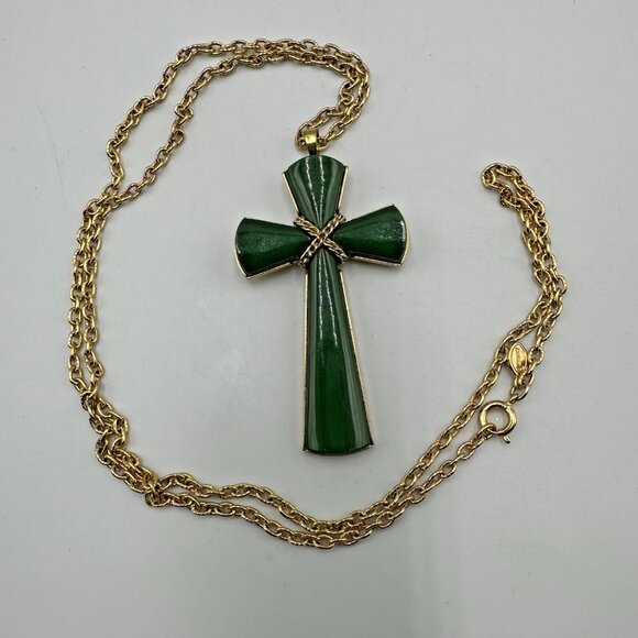 Vintage Avon Juliet Cross Necklace Gold Tone Green Lucite Rope Chain 30 Inch - Picture 2 of 9